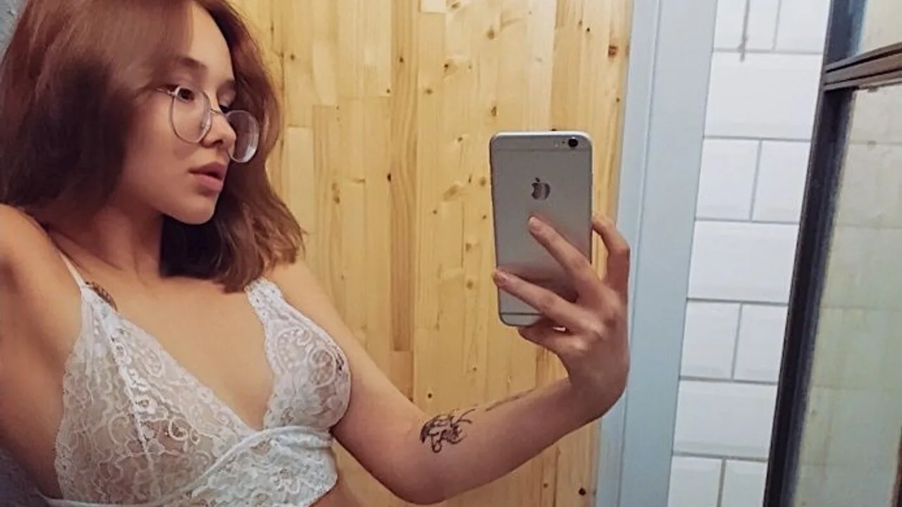 Naz Elbir devriliyorum naz yayında sikiş porno izle